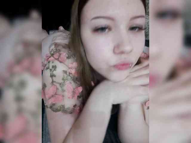 SweetyKittyaa webcam