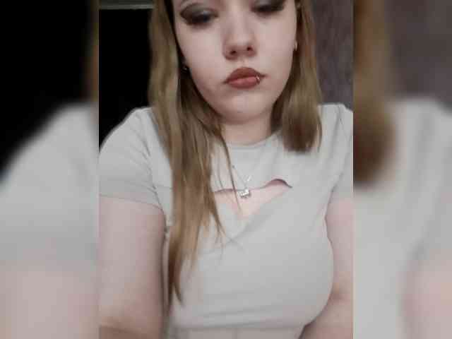 SweetyKittyaa webcam