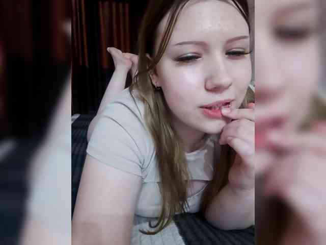 SweetyKittyaa webcam