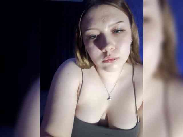 SweetyKittyaa webcam
