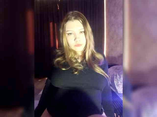 SweetyKittyaa webcam