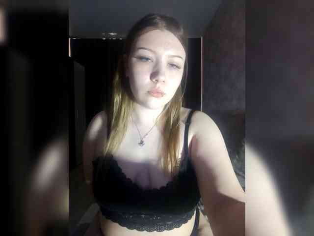 SweetyKittyaa webcam