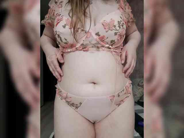 SweetyKittyaa webcam