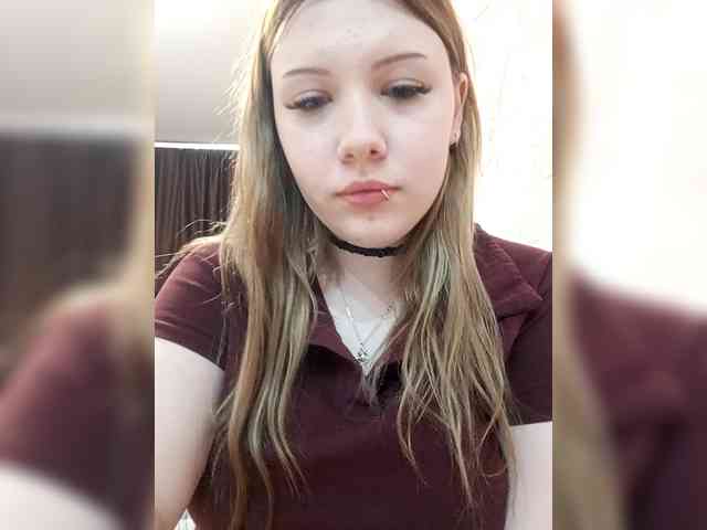 SweetyKittyaa webcam