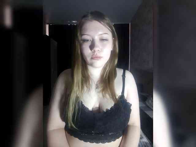 SweetyKittyaa webcam