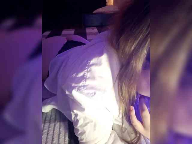 SweetyKittyaa webcam