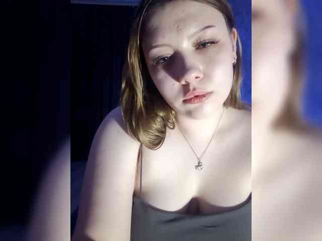 SweetyKittyaa webcam