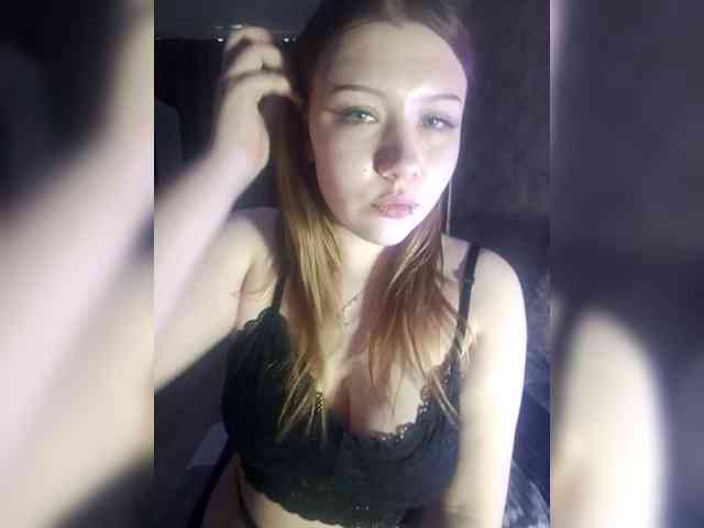 SweetyKittyaa webcam