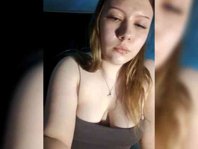 SweetyKittyaa webcam