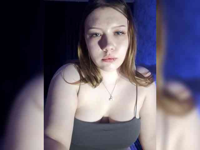 SweetyKittyaa webcam