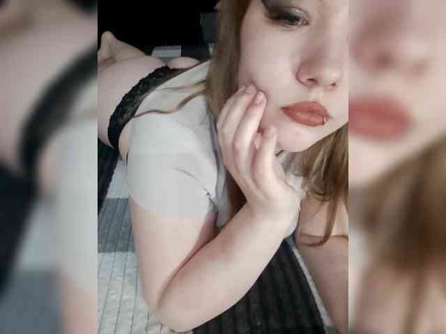 SweetyKittyaa webcam