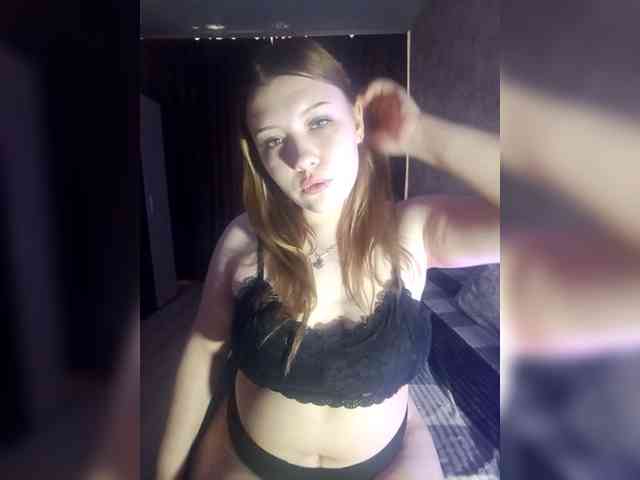 SweetyKittyaa webcam