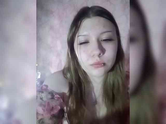 SweetyKittyaa webcam