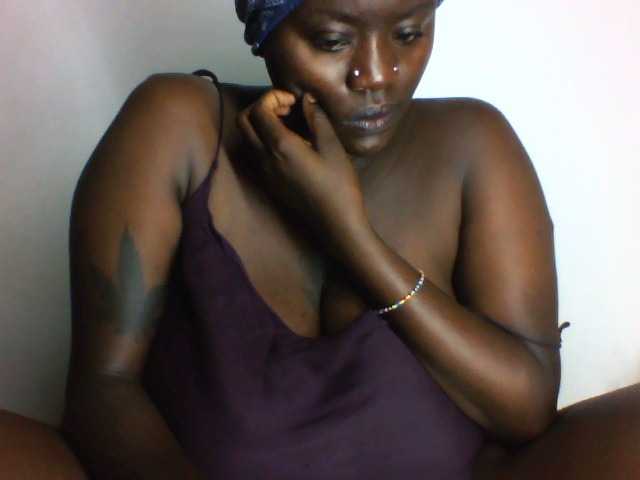 le modèle Bigboobs-lovense- est en webcam porno dans un show sur le site bongacams, il possède les tags suivants: Ebony,Brunette,Shaved