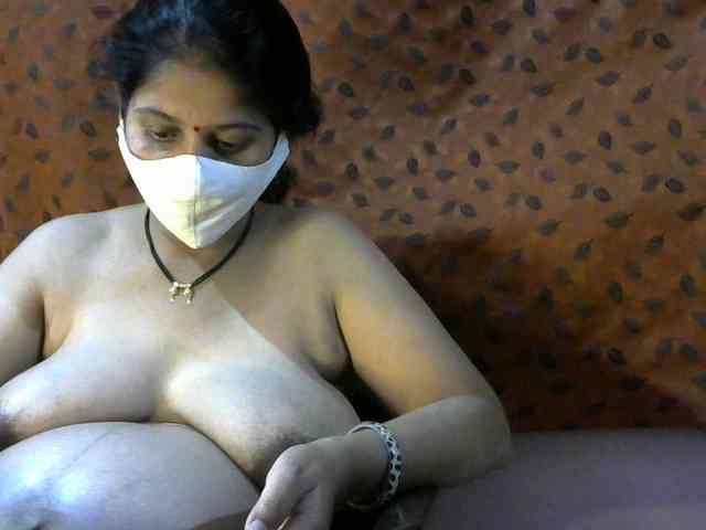 Poonam-2 webcam