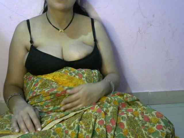 Poonam-2 webcam