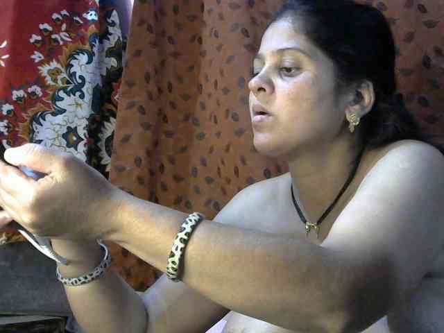 Poonam-2 webcam