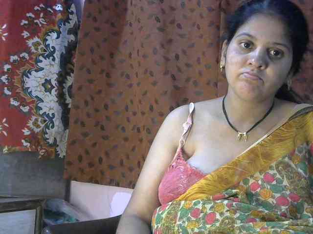 Poonam-2 webcam