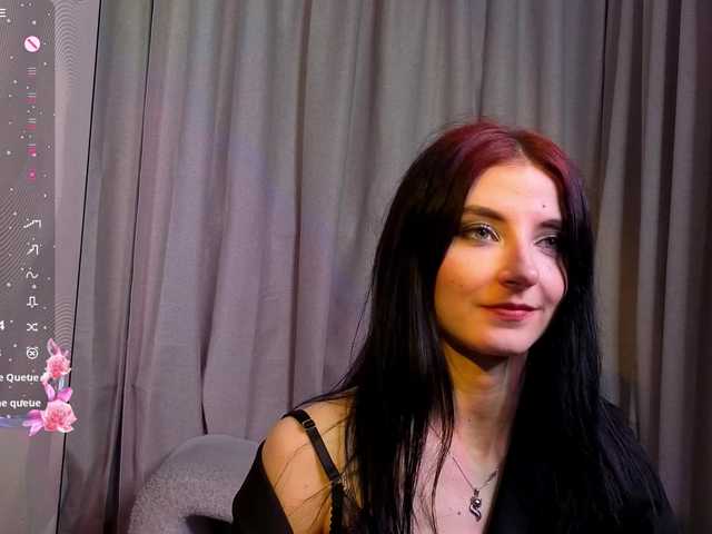 NicoleLuxe's BongaCams show and profile
