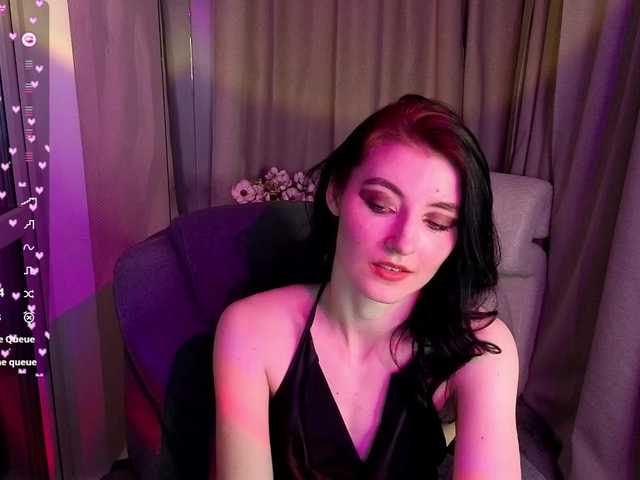 NicoleLuxe's BongaCams show and profile