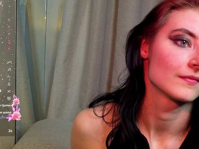 NicoleLuxe's BongaCams show and profile