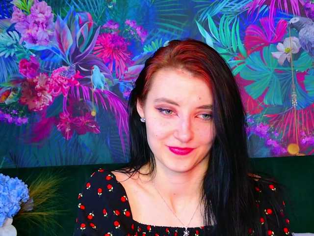 NicoleLuxe's BongaCams show and profile