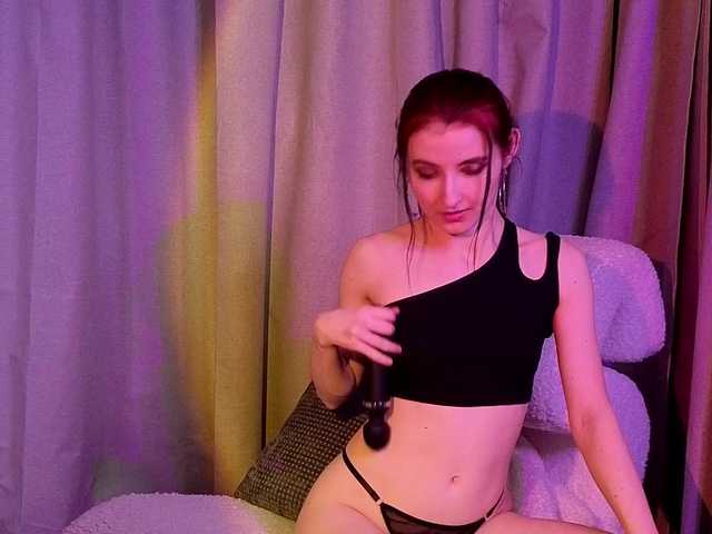 NicoleLuxe's BongaCams show and profile