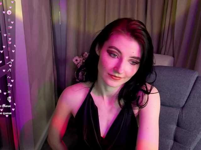 NicoleLuxe's BongaCams show and profile
