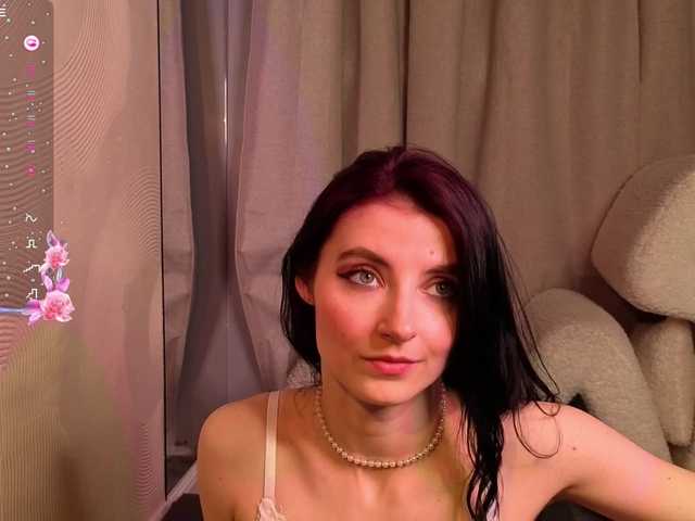 NicoleLuxe's BongaCams show and profile