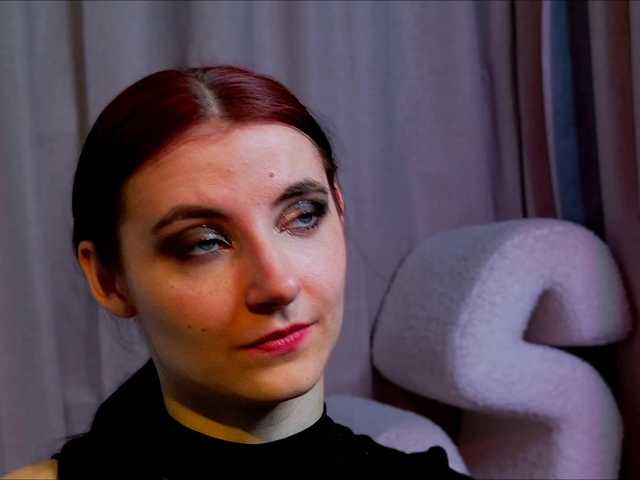 le modèle NicoleLuxe est en webcam porno dans un show sur le site bongacams, il possède les tags suivants: White/Caucasian,Brunette,Shaved