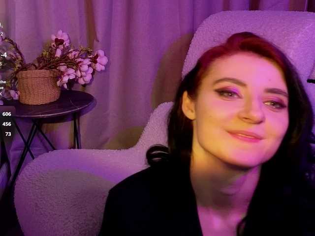 NicoleLuxe's BongaCams show and profile