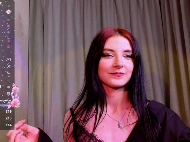 NicoleLuxe's BongaCams show and profile