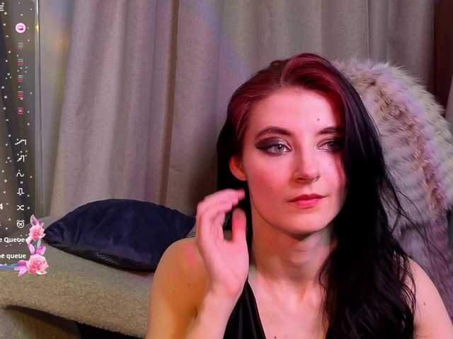 NicoleLuxe's BongaCams show and profile