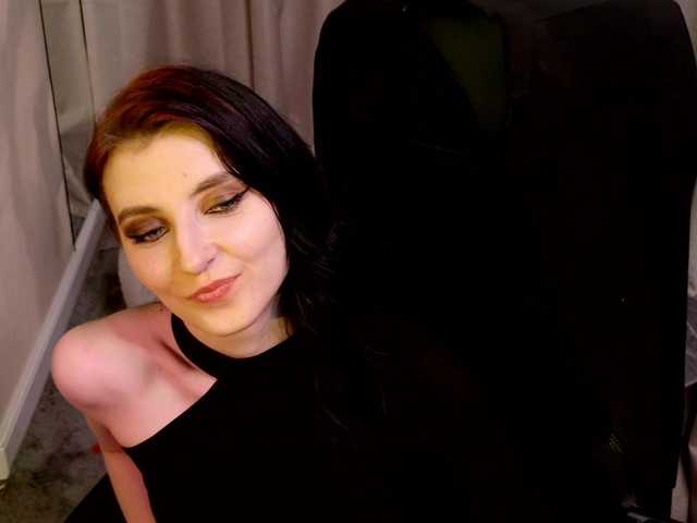 NicoleLuxe's BongaCams show and profile