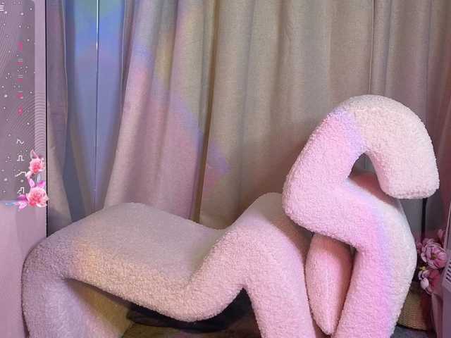 NicoleLuxe's BongaCams show and profile