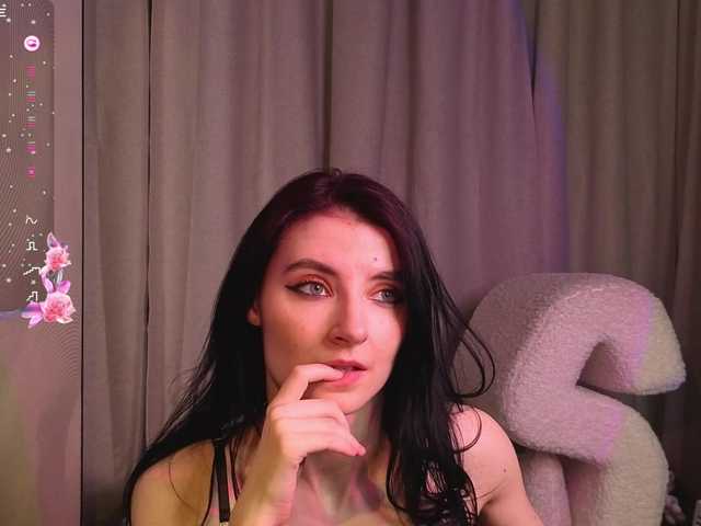 NicoleLuxe's BongaCams show and profile