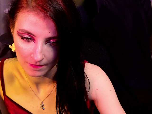 NicoleLuxe's BongaCams show and profile