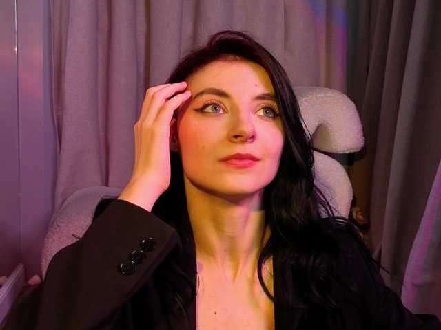 NicoleLuxe's BongaCams show and profile