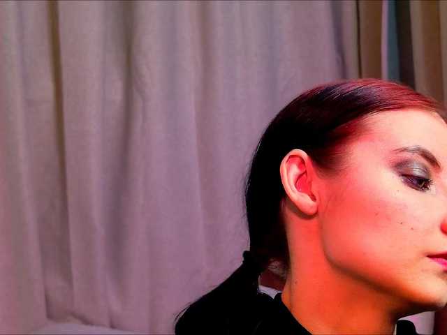 NicoleLuxe's BongaCams show and profile