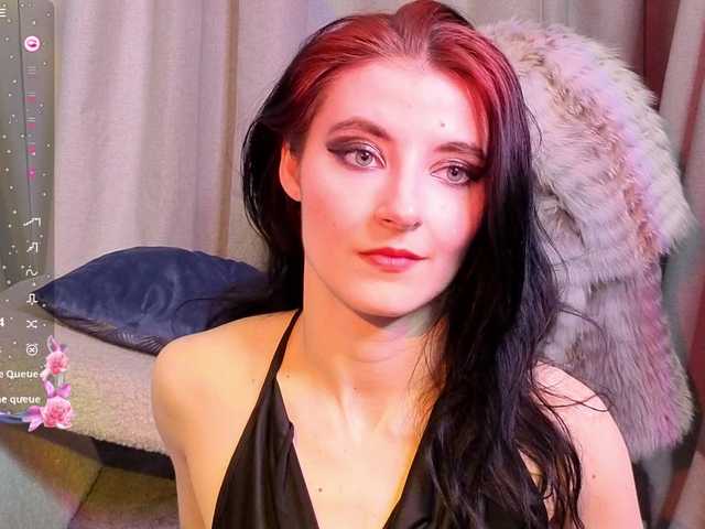 NicoleLuxe's BongaCams show and profile