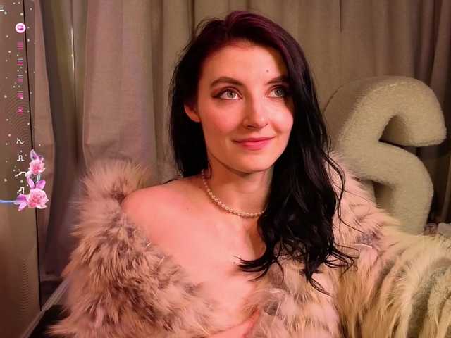 NicoleLuxe's BongaCams show and profile