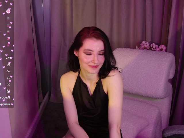 NicoleLuxe's BongaCams show and profile