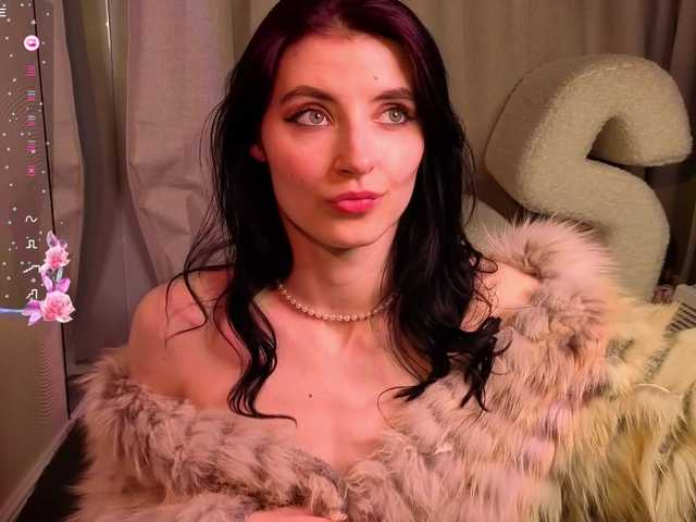 NicoleLuxe's BongaCams show and profile