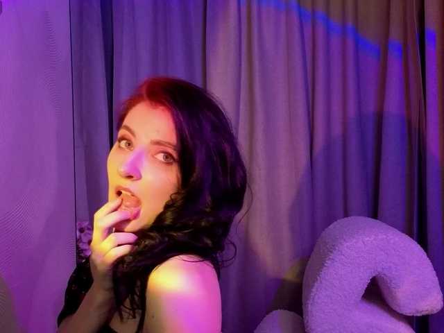 NicoleLuxe's BongaCams show and profile