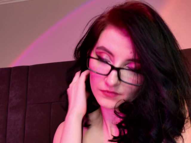 NicoleLuxe's BongaCams show and profile