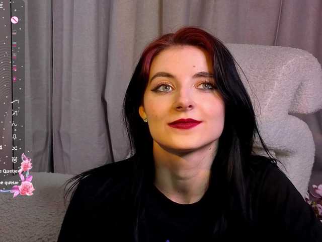 NicoleLuxe's BongaCams show and profile