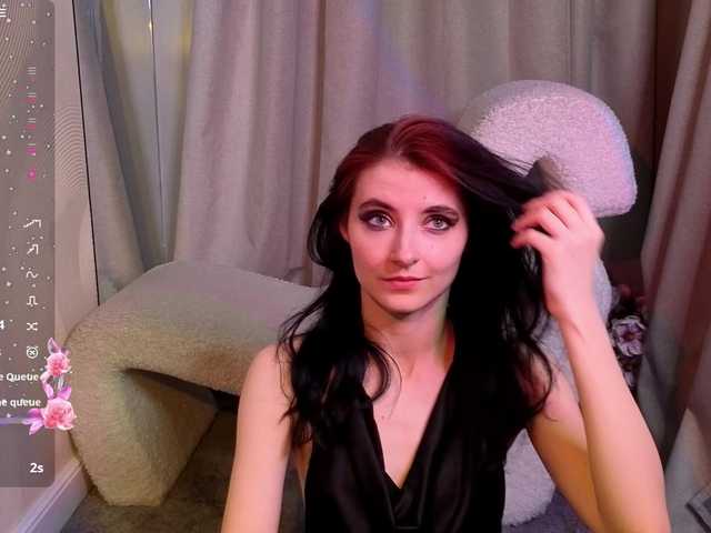 NicoleLuxe's BongaCams show and profile