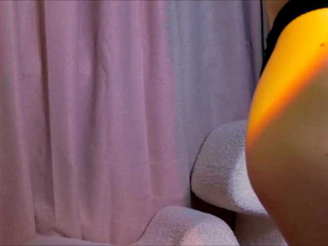 NicoleLuxe's BongaCams show and profile