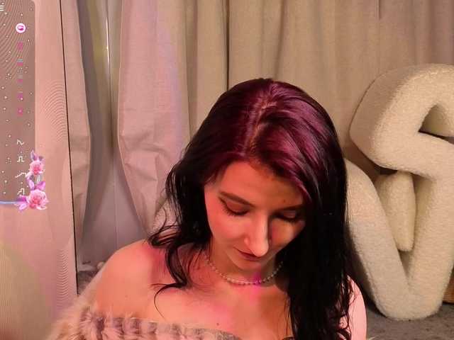 NicoleLuxe's BongaCams show and profile