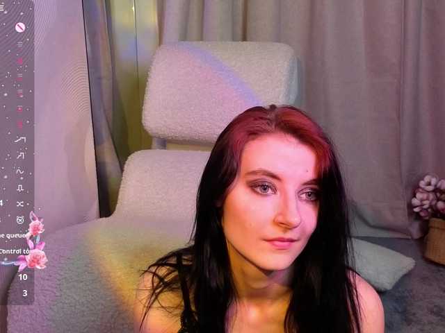 NicoleLuxe's BongaCams show and profile